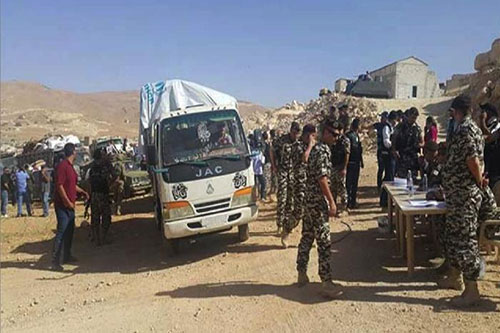 Cientos de refugiados sirios regresan de Líbano Cientos de refugiados sirios regresan de Líbano a Al Qalamun Occidental